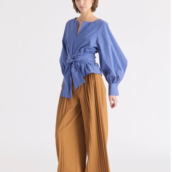 Voluminous Sleeve Blouse - Picture 6 of 7